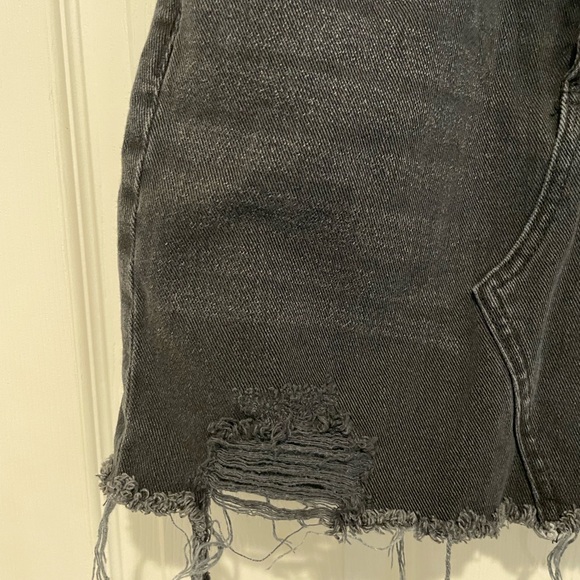 PacSun Distressed Mini Skirt - Black - 24 inch waist - Picture 3 of 8